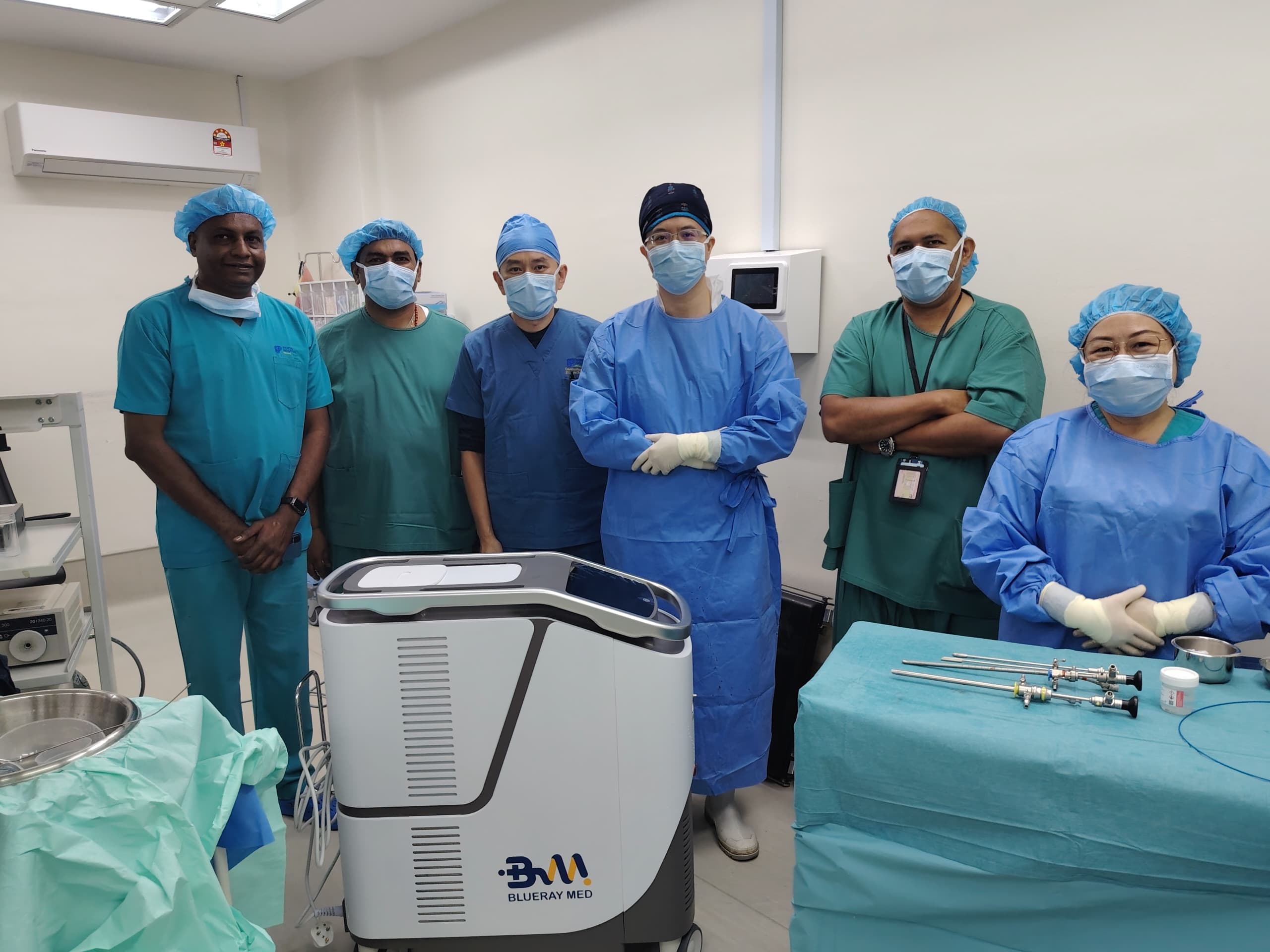 Blue Laser Therapy Surgery Group Photo- Dr William Ong, Pantai Hospital Penang